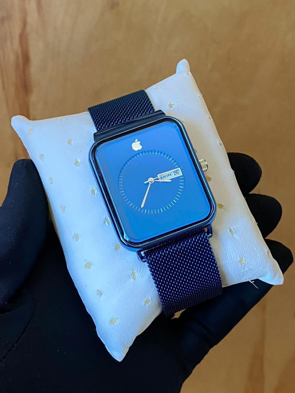 APPLE DAY & DATE WATCH